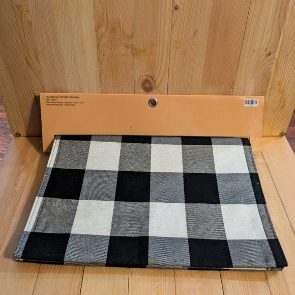 Black and White Checkered Table Runner - Picture 5 of 8